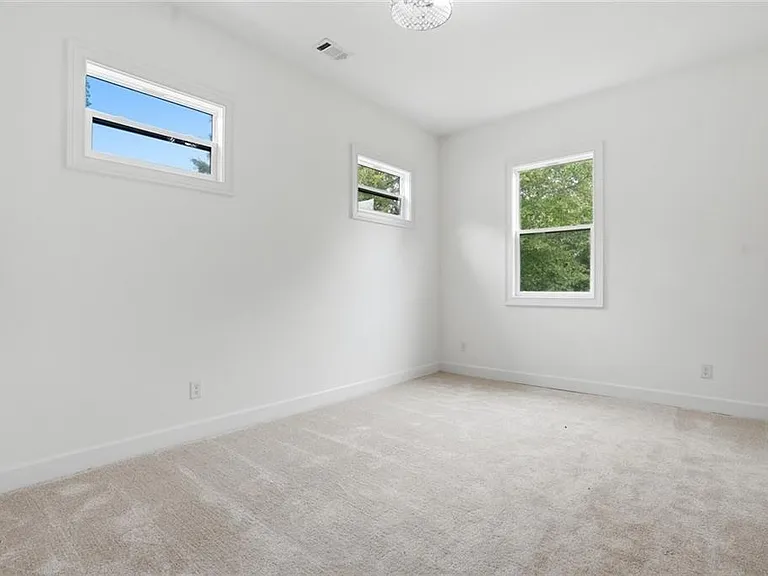 2415 Rugby Ave — Photo 22