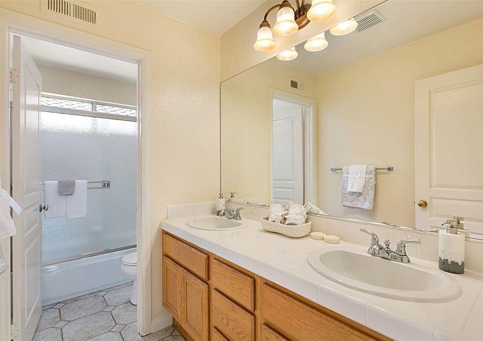 1st image of 4985 Brookburn Dr
