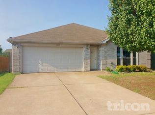 1377 Meadowbrook Ln, Crowley, TX 76036