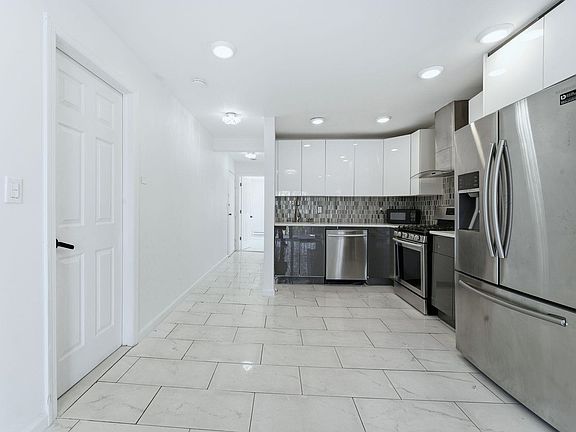5th image of 1604 74th St Unit 202