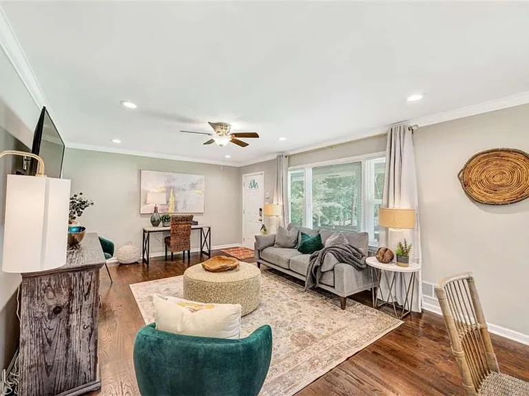 1376 Sandtown Rd SW — Photo 5