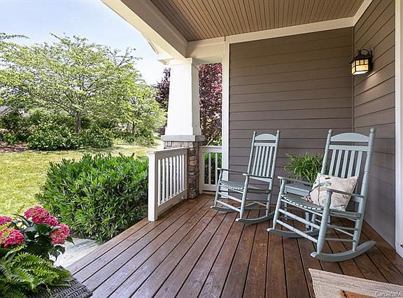 3rd image of 165 Skytop Farm Ln
