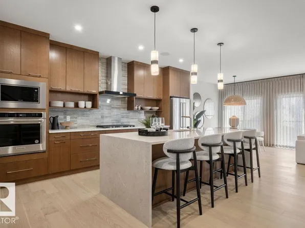 9307 229th St NW, Edmonton, AB T5T 4W8