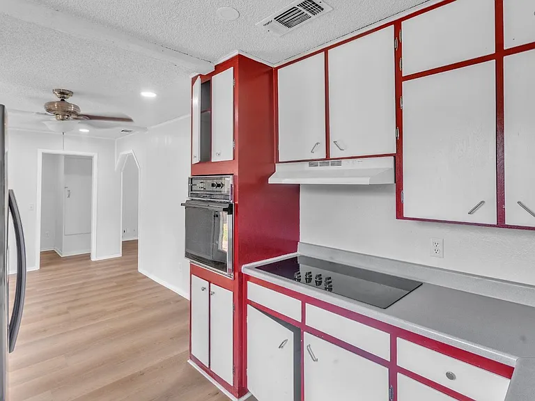 200 Linden St — Photo 12