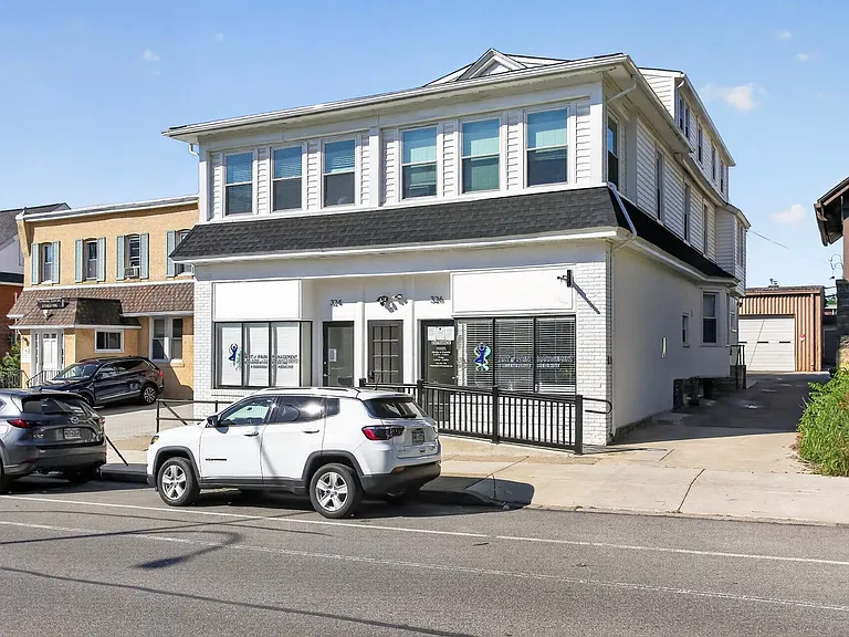 324-326 Darby Rd — Photo 1