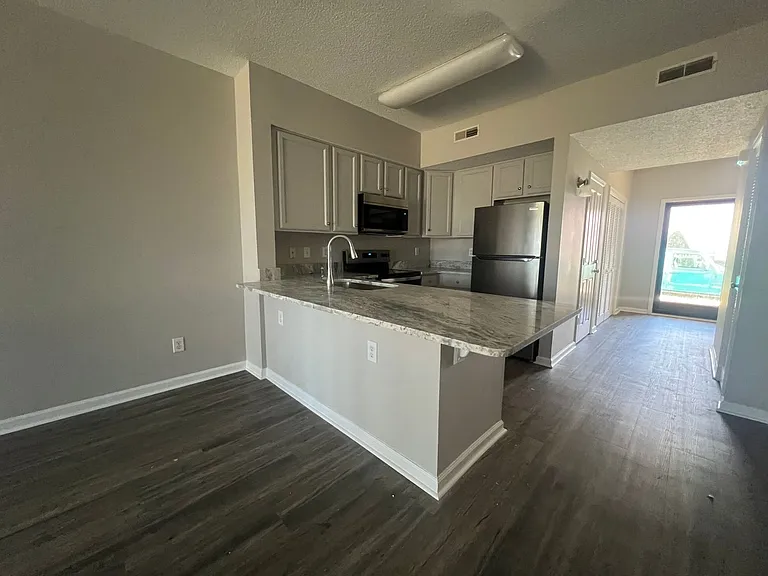 4590B Girvan Dr #B — Photo 16