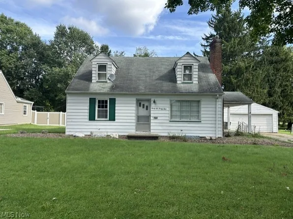2224 Coral Sea Dr, Youngstown, OH 44511