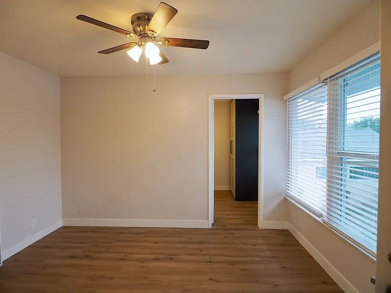 195 E Hullett St — Photo 8
