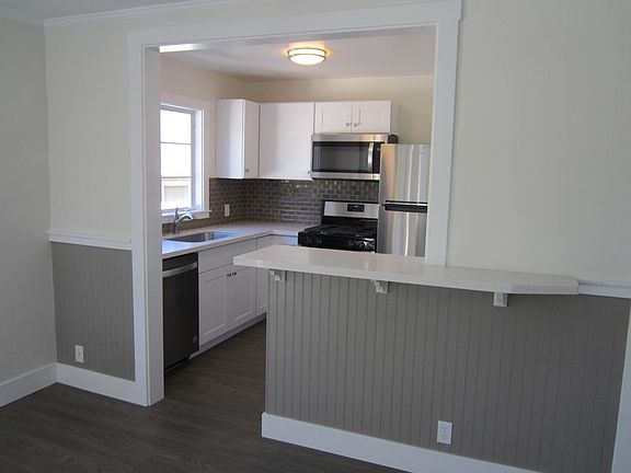 2nd image of 411 Corona Del Mar APT C