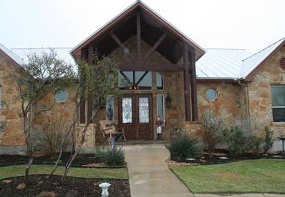 4th image of 300 Darby Ln
