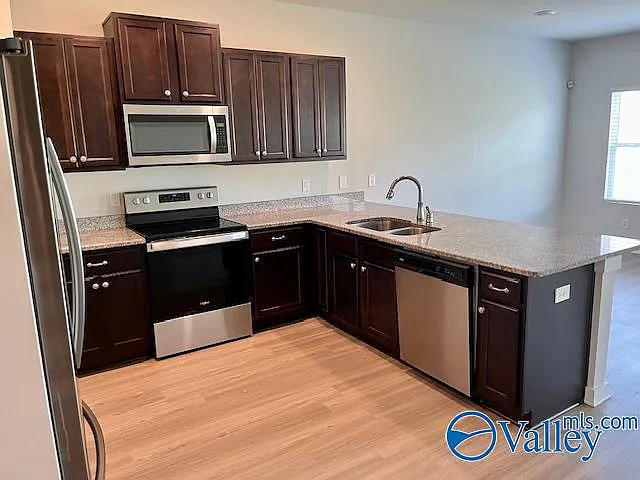 4 bed, 2.5 bath, 2047 sqft, $1,995 — Photo 3