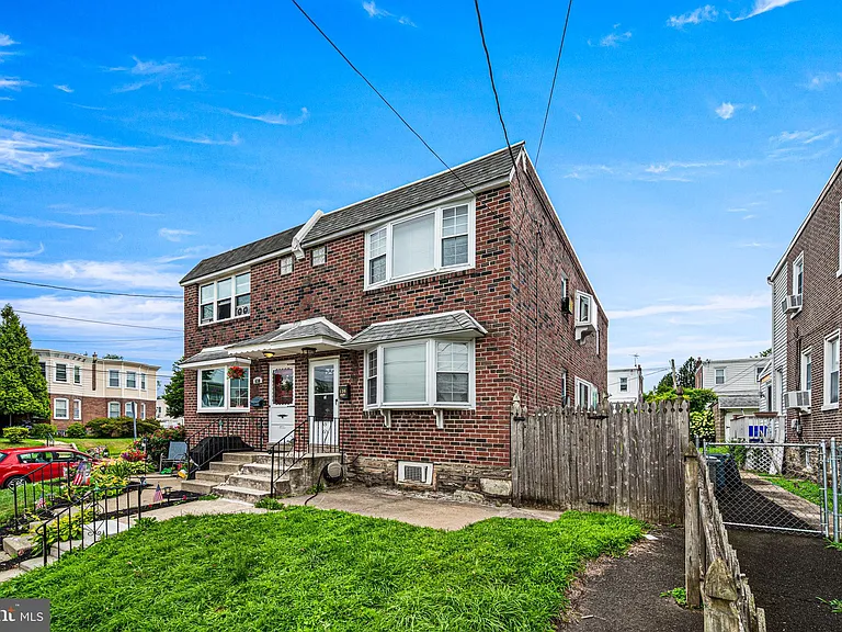 636 Arthur St #1 — Photo 4