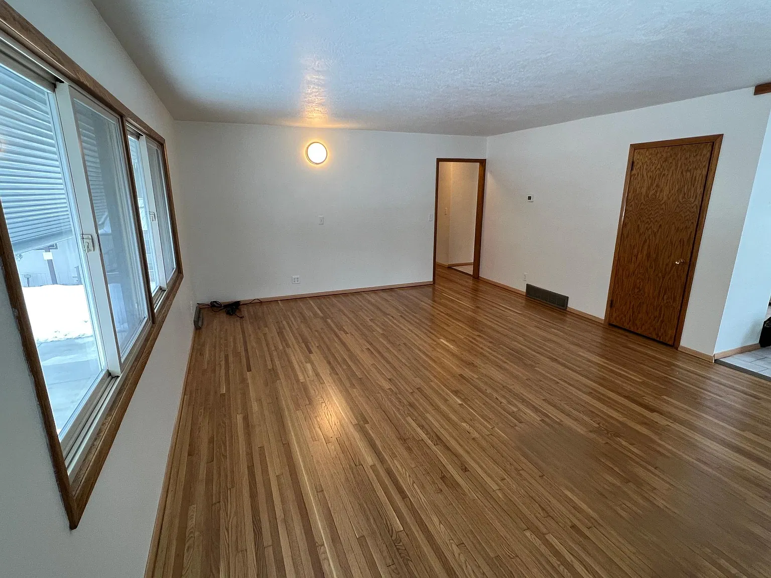 3 bed, 1385 sqft, $2,200 — Photo 3