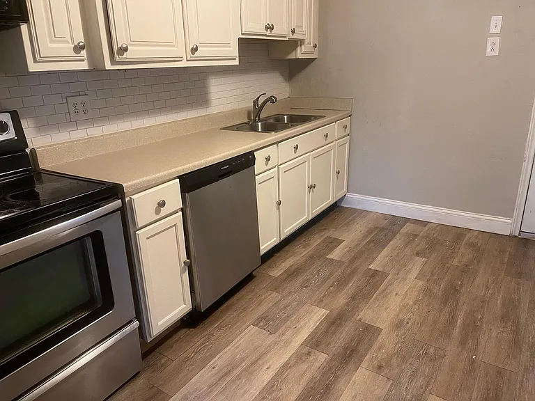 1011 S Van Buren St — Photo 15