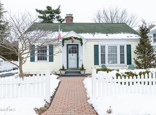 8 Ritchie Pl, Saratoga Springs, NY 12866