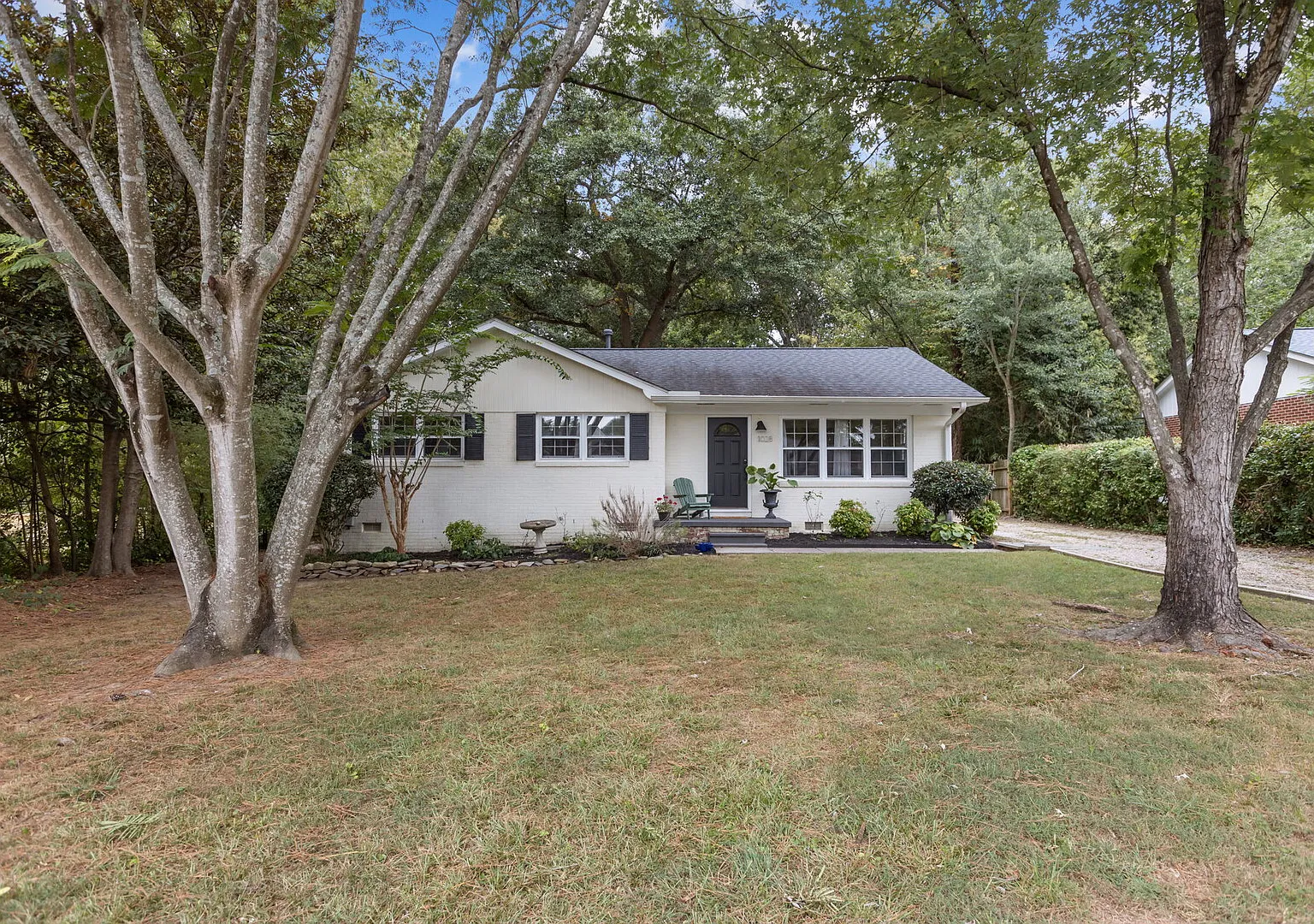 Charming Furnished 3BR/2BA Brick Home Near WakeMed &Downtown Raleigh — Photo 3