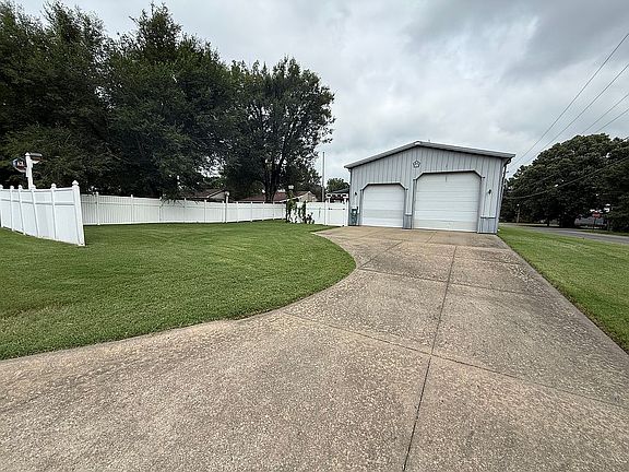 Entrance  from Murray Lane