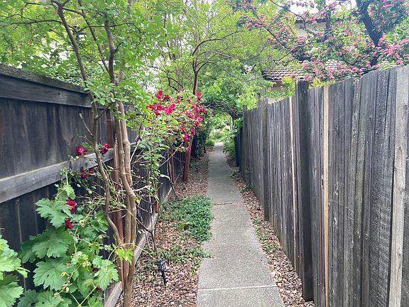 breezeway (street to backyard)
