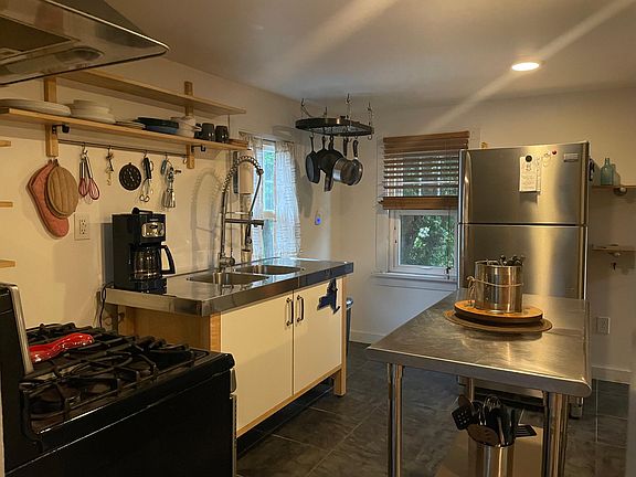 3rd image of 82 Lincoln Ave