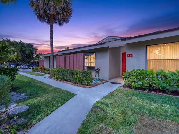 64 Meadows Dr, Boynton Beach, FL 33436