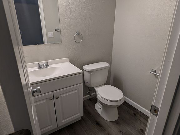 3rd image of 216-222 NE Cedar Ct #218