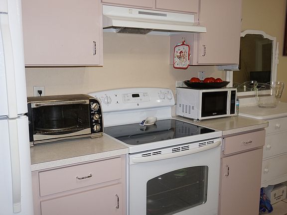4th image of 17 Fanshawe Ln