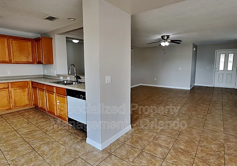 3 bed, 2.0 bath, 1830 sqft, $1,599 — Photo 3