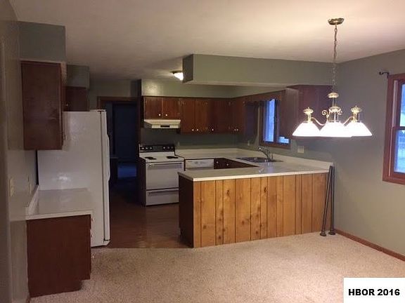 5th image of 530 Surrey Dr