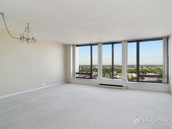 Living Room / Dining Room