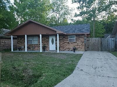 1st image of 571 Gardenia St