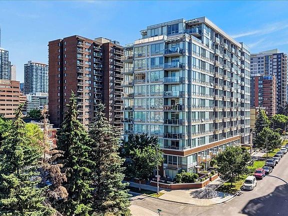 4th image of 626 S 14th Ave SW #414