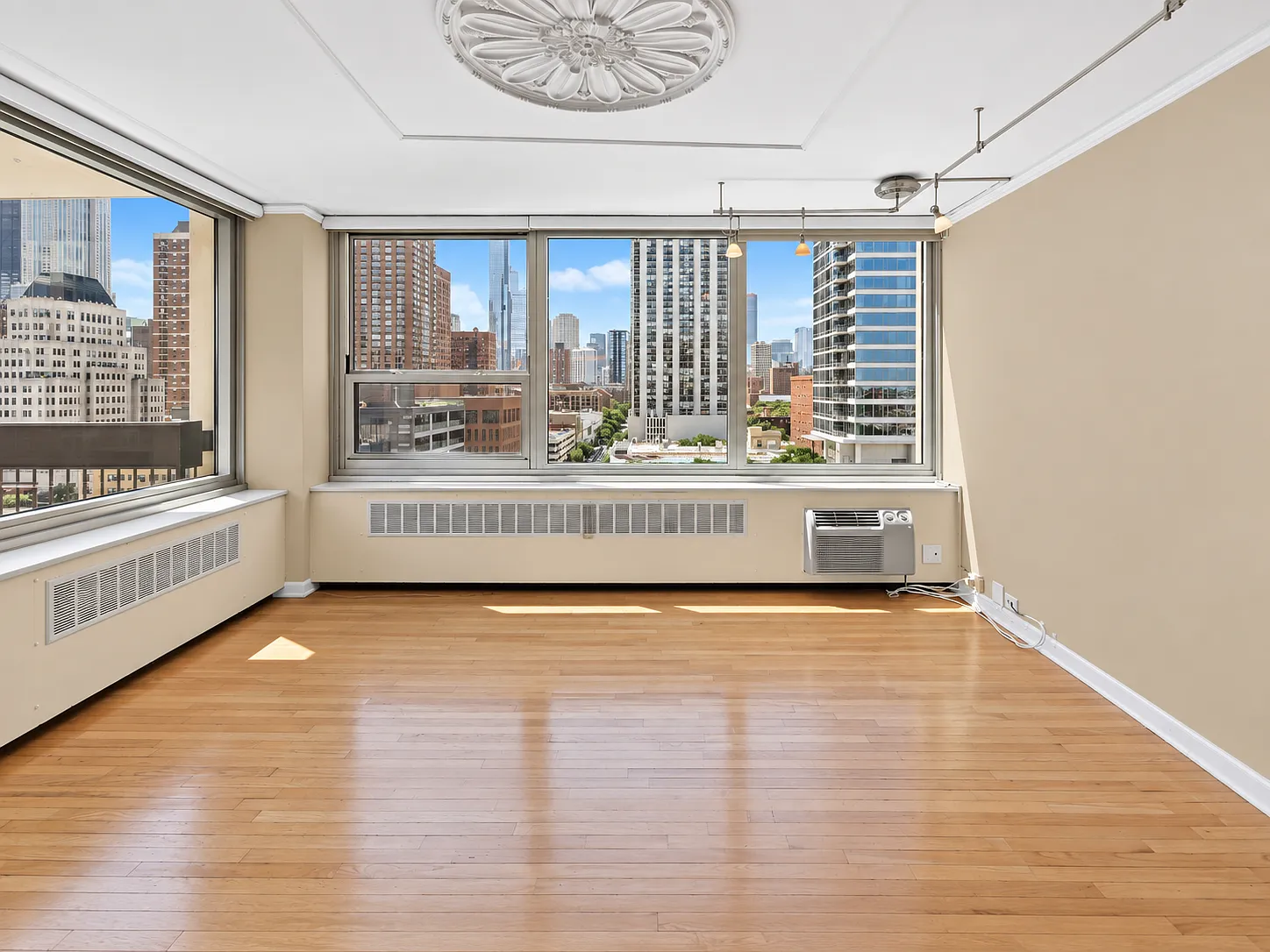 2 bed, 1100 sqft, $3,800 — Photo 4