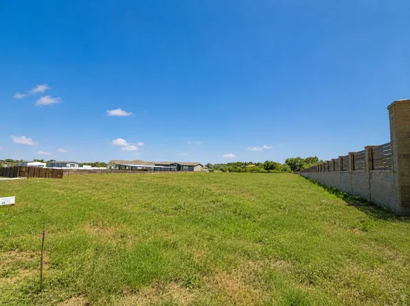 156 Rancho Linda Dr, Lockhart, TX 78644