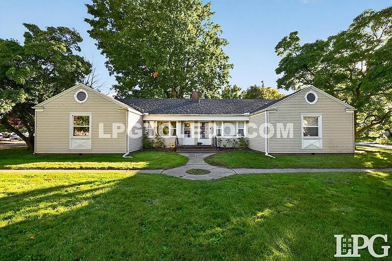 1st image of 3735 Sherbrooke Rd