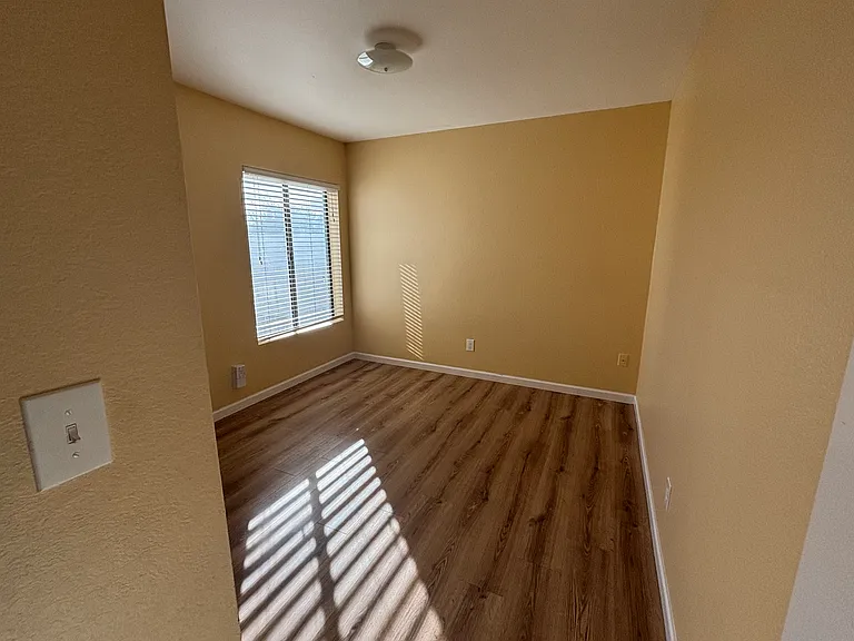 413 W Beverly Ln — Photo 20