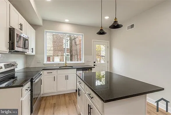 4 bed, $2,220 — Photo 2