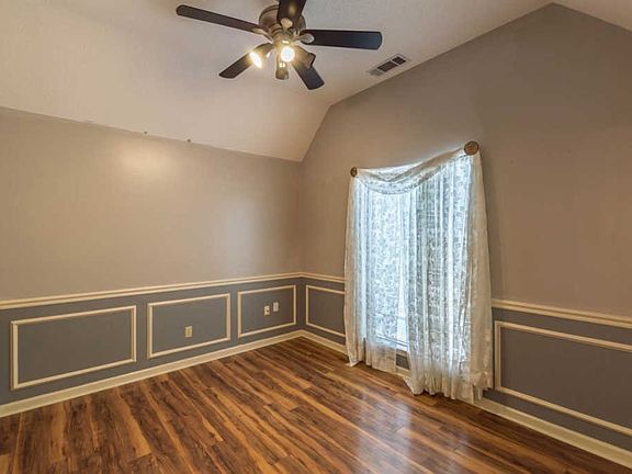 4th image of 9356 Garden Woods Dr