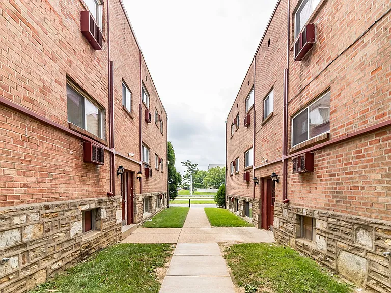 Michner Pointe Apartments — Photo 16