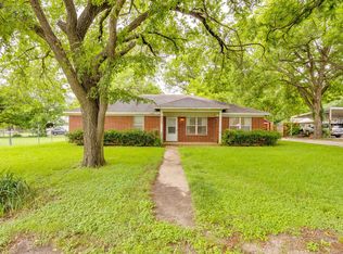 506 E McFarland St, Grandview, TX 76050