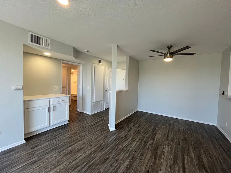 5235 Kester Ave — Photo 58