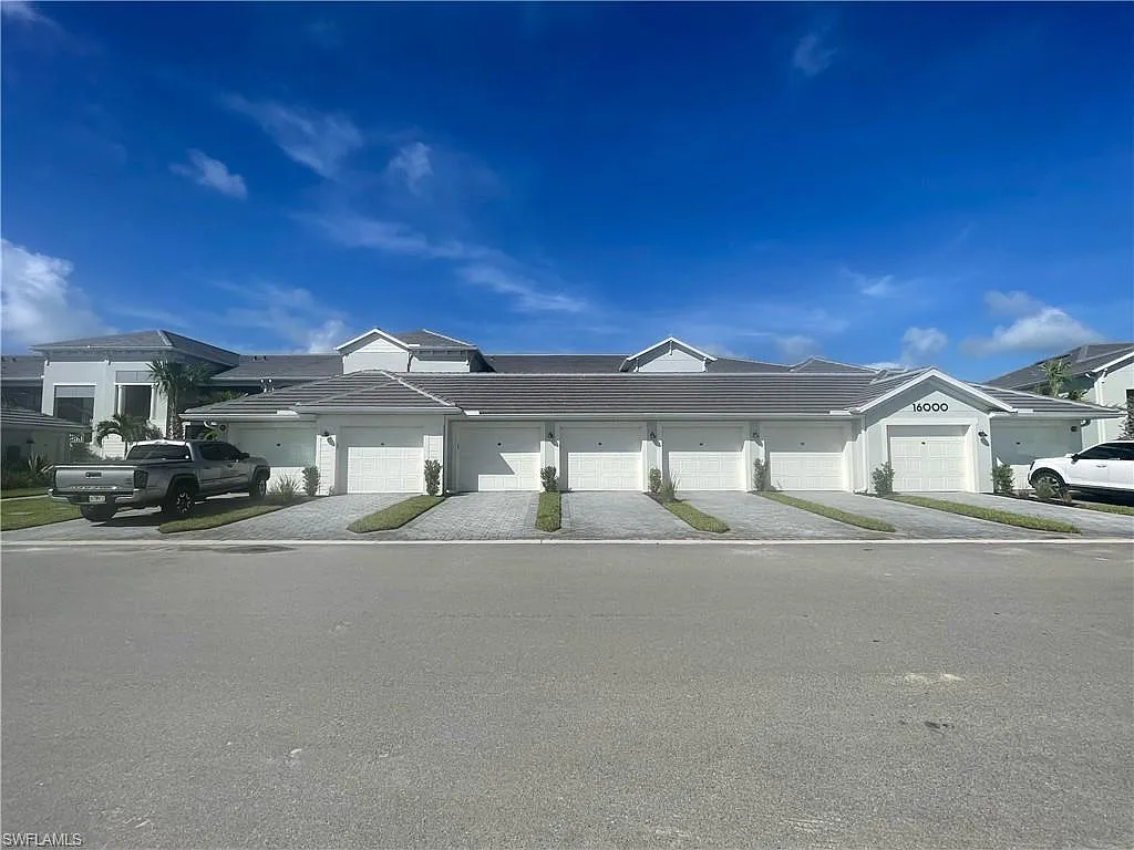 Building Photo - 16000 Grassland Ln #3127