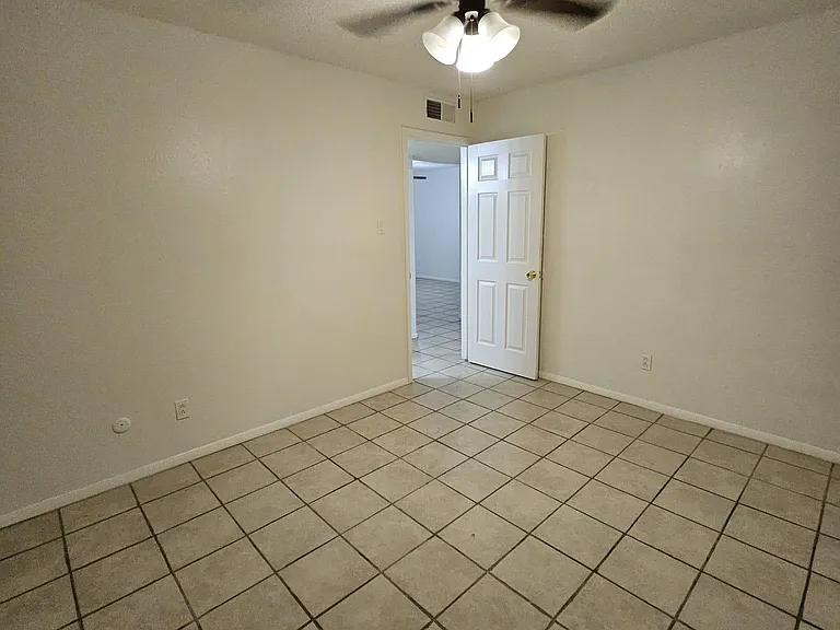 521 Palomas Dr SE #C — Photo 16