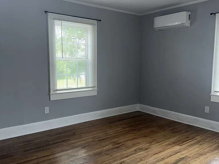516 E Center St — Photo 5