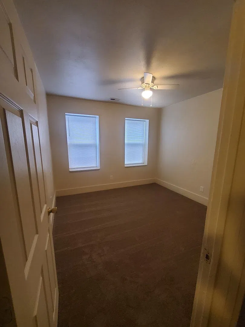 420 W 31st St — Photo 3