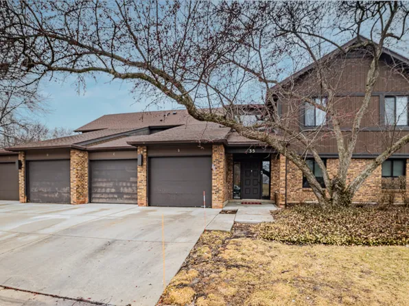 35 Creekside Cir APT A, Elgin, IL 60123