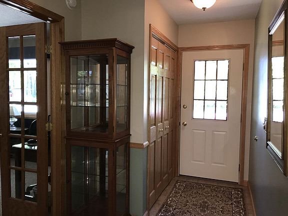 2nd image of 3911 Woodside Dr
