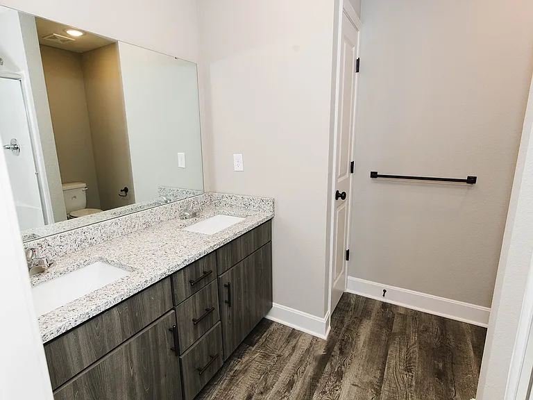 15310 Trailside Dr — Photo 33