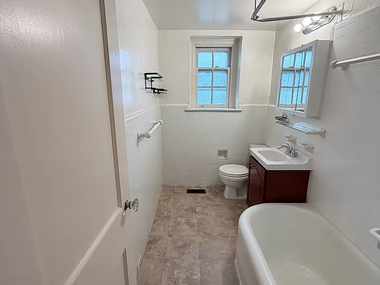 122 Argyle Rd #B — Photo 6