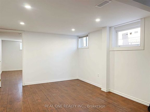 5th image of 36 Victor Blvd #Basement