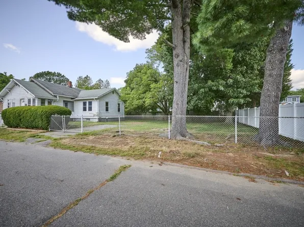 15 Moray St, Lynn, MA 01904